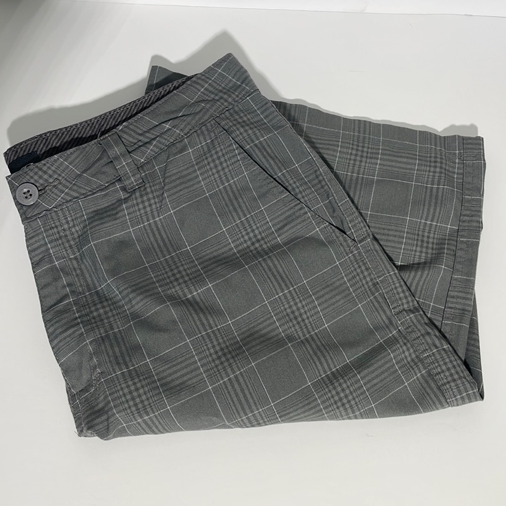 Mens O’Neill Grey and White Stripped Shorts sz 36
